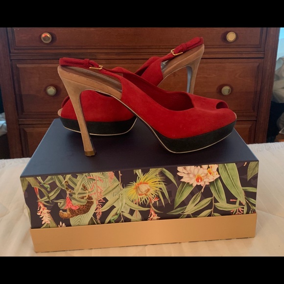 Yves Saint Laurent Shoes - yves saint Laurent slingback pumps